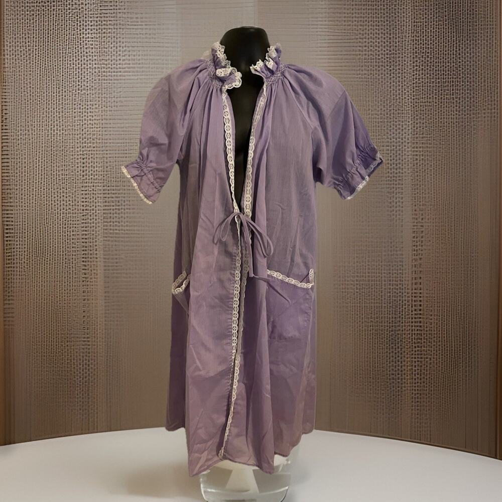 VTG 70-80s Peignoir House Coat Lilac Purple Lace Floral Embroidery Ruffle Pocket